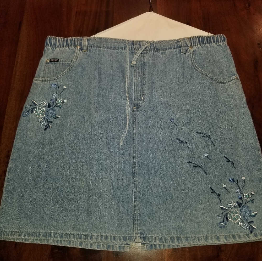 Floral Embroidery Denim Skirt
